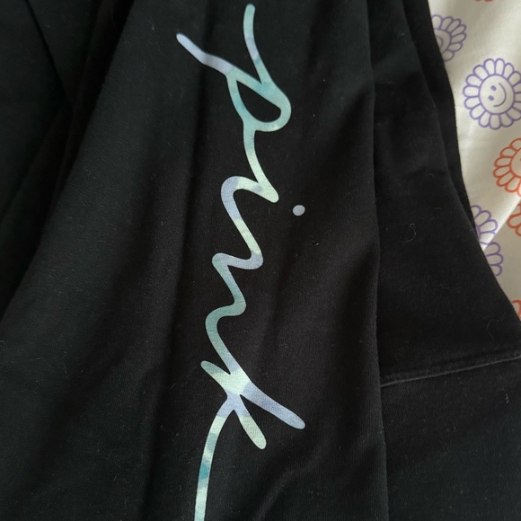 XXL Pink VS Leggings
Black BG w/ periwinkle/white/blue “pink” in cursive print. - Picture 3 of 5